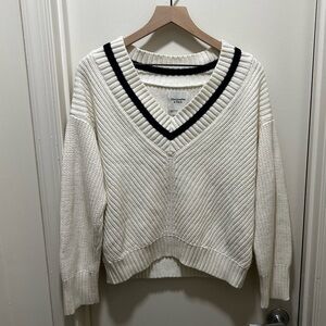 Abercrombie & Fitch Tipped Wide V-Neck Relaxed Sweater Cream